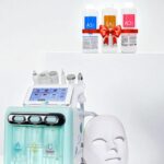 HydraFacial at-home device with 7 functions for deep cleansing and skin treatment, plus a gift solution kit.