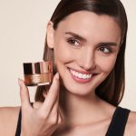 ⁦كريم الأساس ماجيك فينيش موس رقم1 في ألمانيا بلمسه سحريه م.أسام 30 مل⁩ - الصورة ⁦3⁩